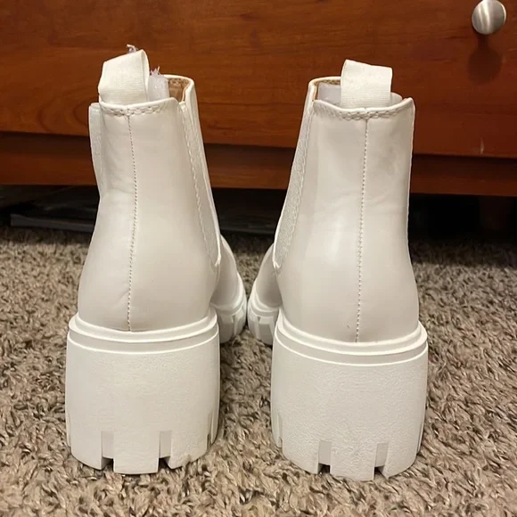 Tilly’s White Chunky Chelsea Boots. Size 7. - Picture 5 of 6